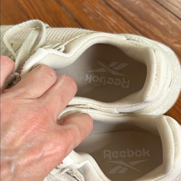 Reebok Cream and Tan Mesh cross trainers - Picture 3 of 8